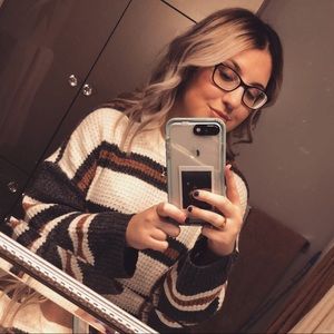 Meet your Posher, Cassandra